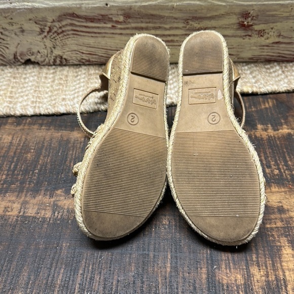 Self esteem size 2 wedges pre worn in excellent condition. Velcro strap - Picture 7 of 7